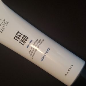 Leave on conditioner